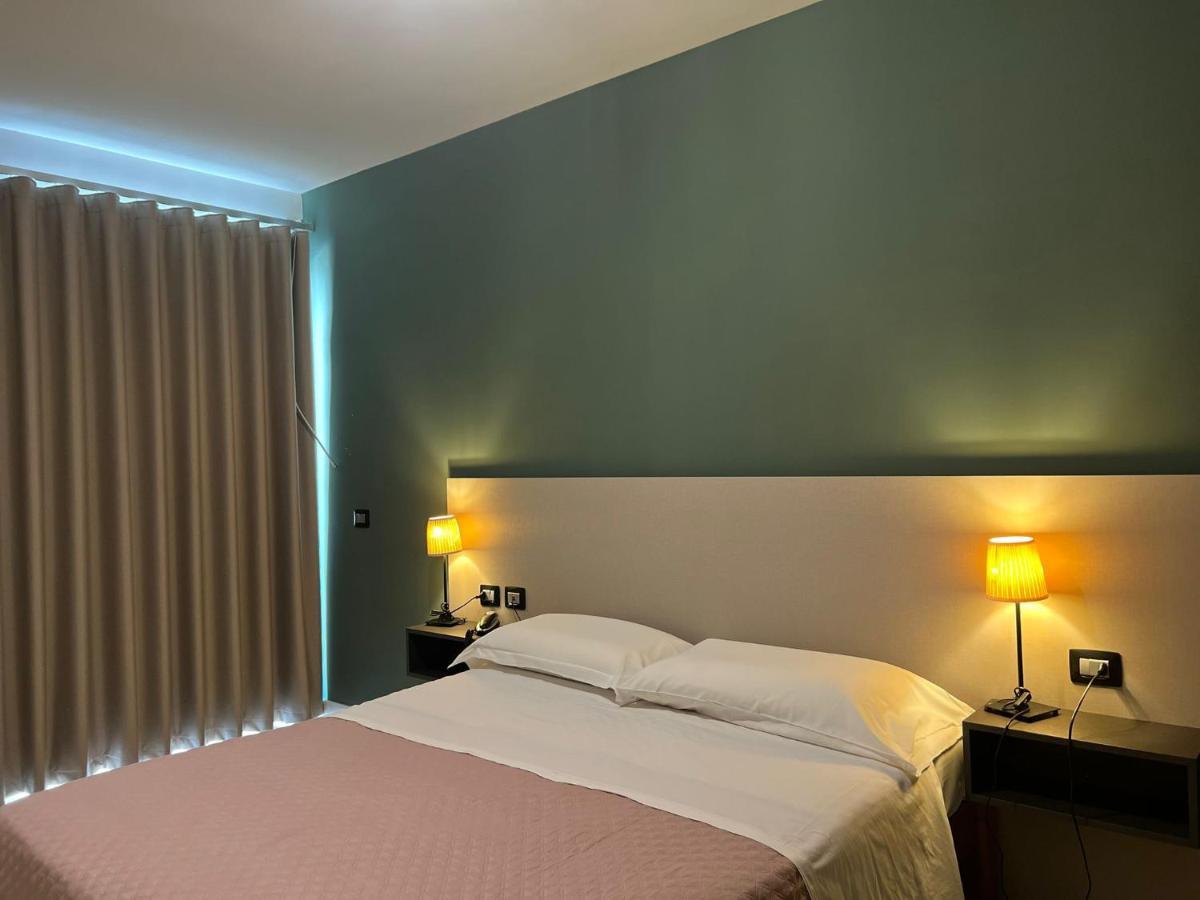 Hotel Plaza Aversa Esterno foto