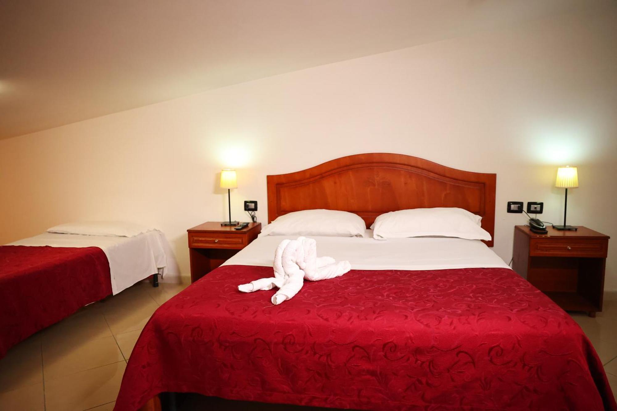 Hotel Plaza Aversa Esterno foto