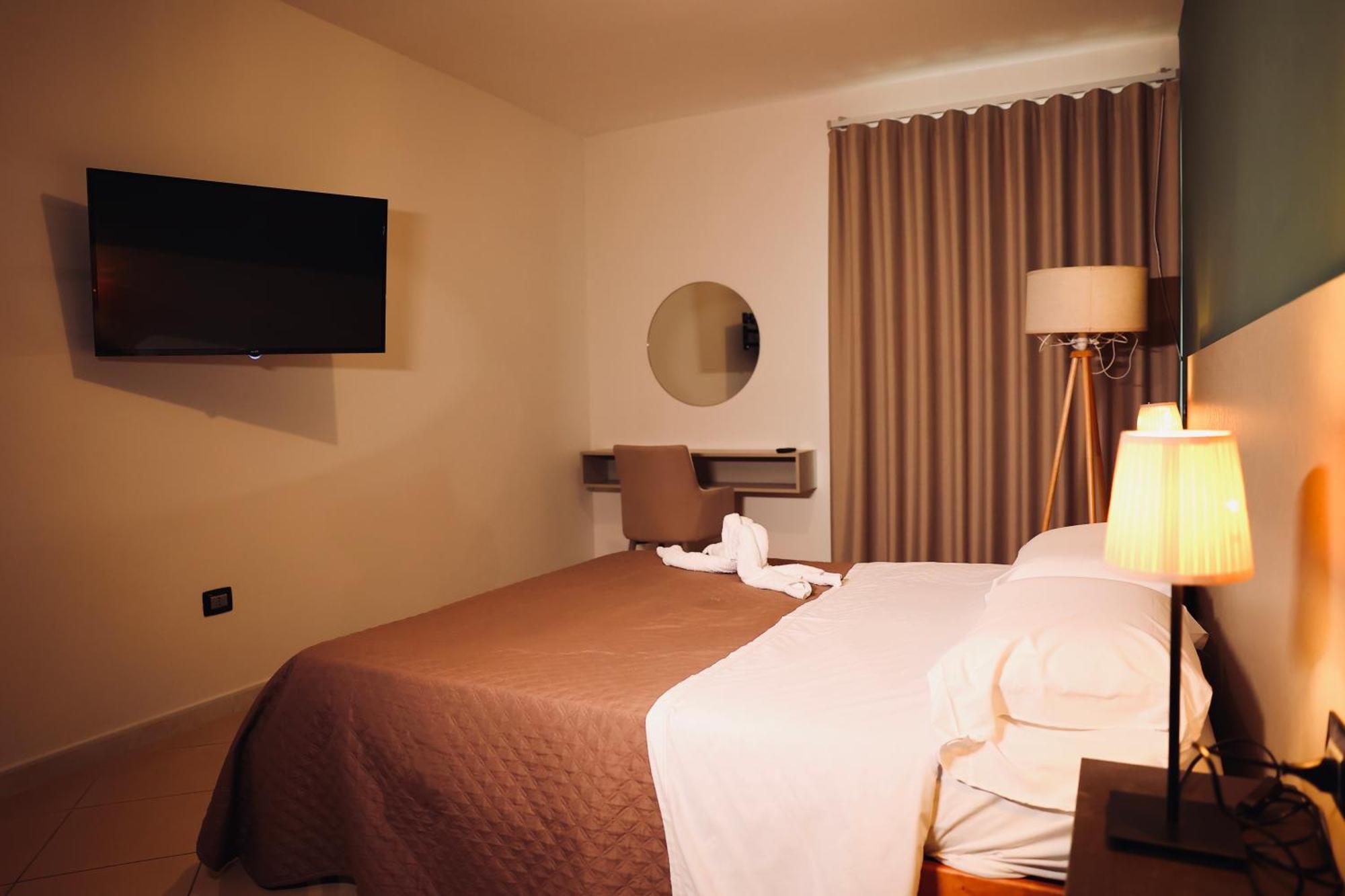 Hotel Plaza Aversa Esterno foto