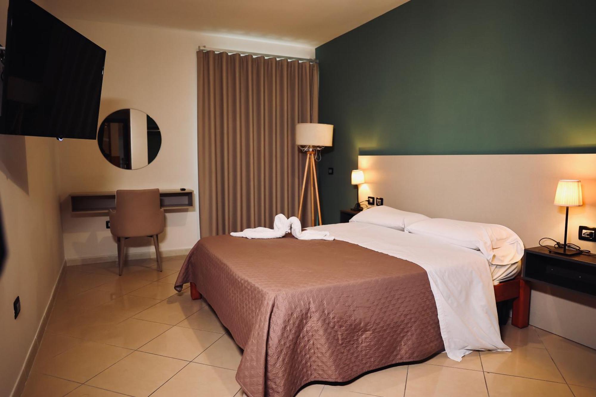 Hotel Plaza Aversa Esterno foto