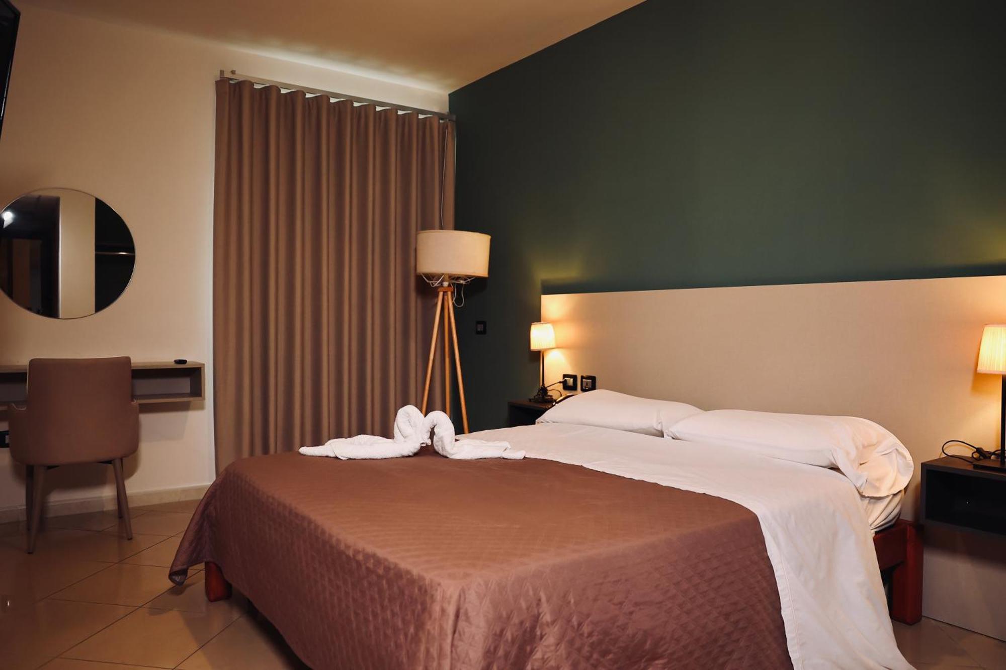 Hotel Plaza Aversa Esterno foto