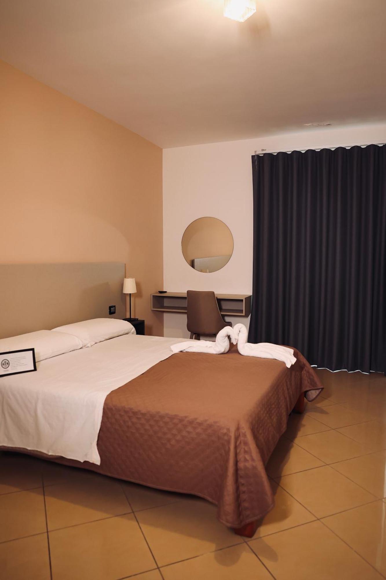 Hotel Plaza Aversa Esterno foto