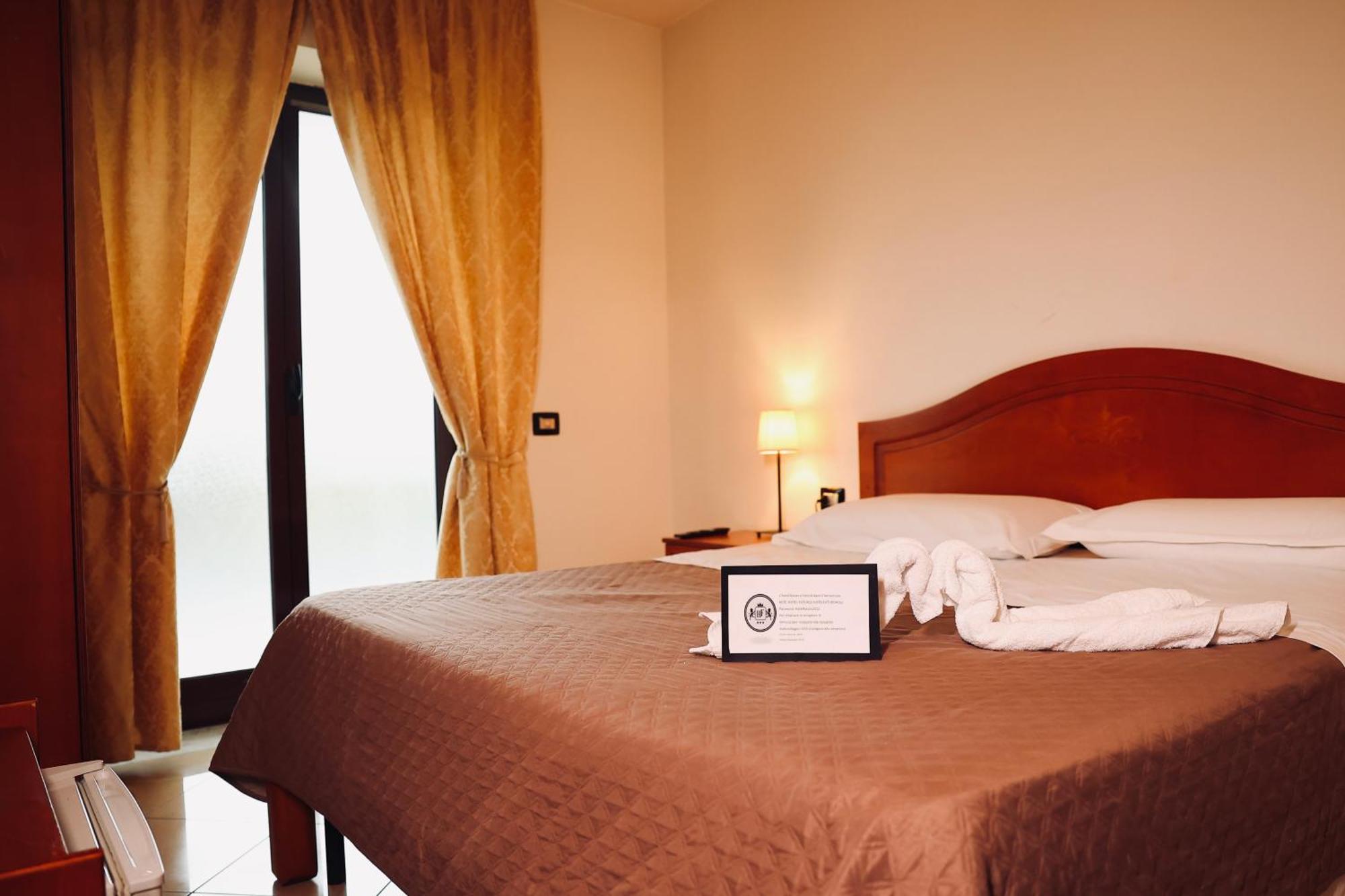 Hotel Plaza Aversa Esterno foto