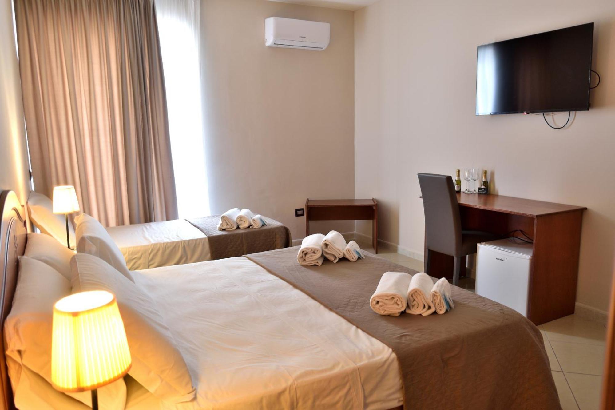 Hotel Plaza Aversa Esterno foto