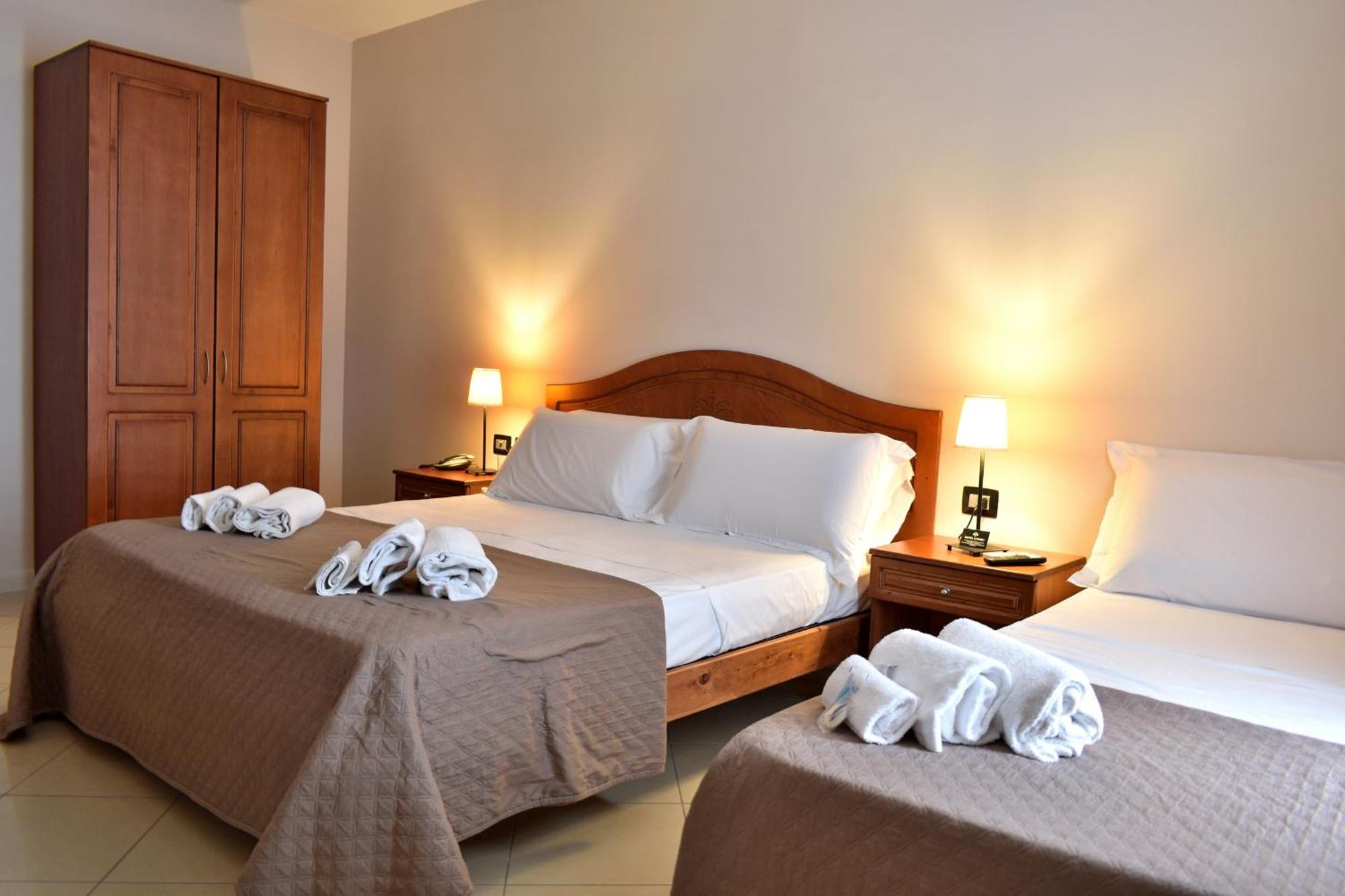 Hotel Plaza Aversa Esterno foto