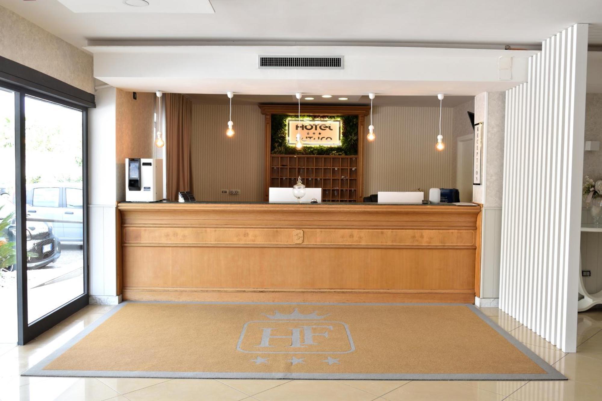 Hotel Plaza Aversa Esterno foto