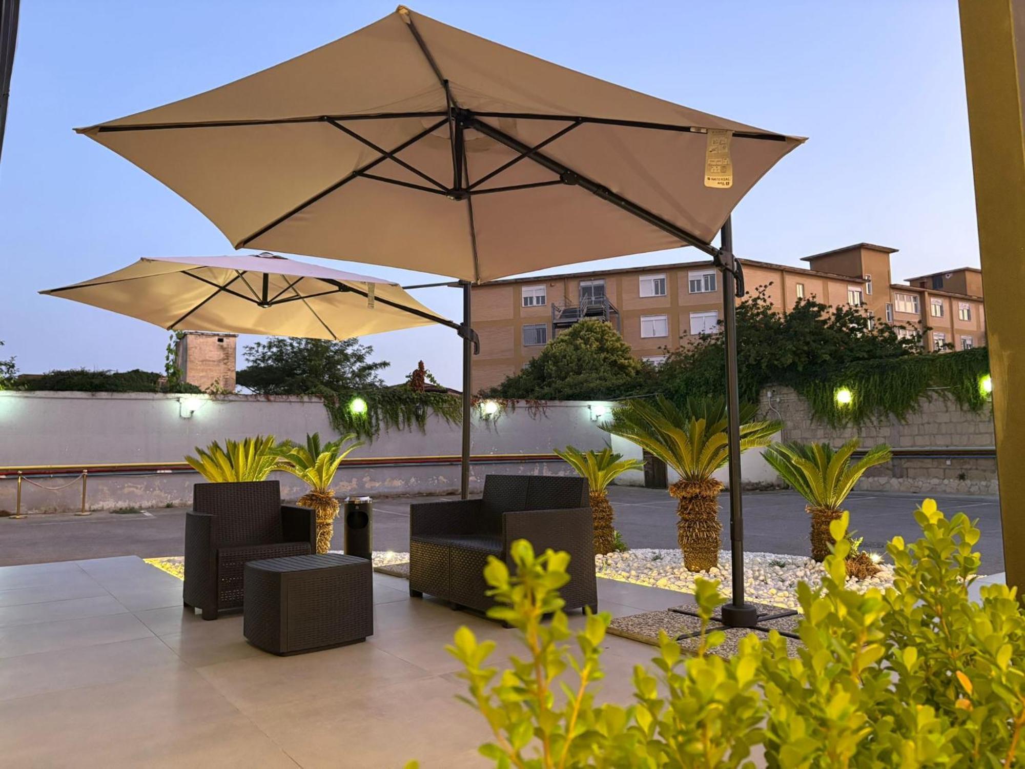 Hotel Plaza Aversa Esterno foto