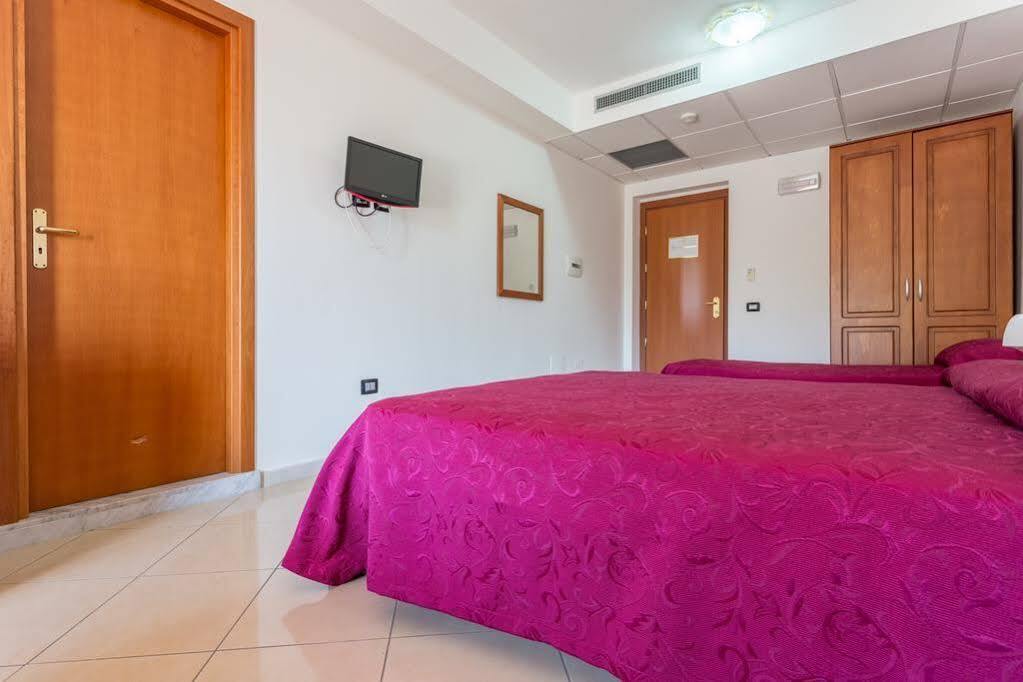 Hotel Plaza Aversa Esterno foto